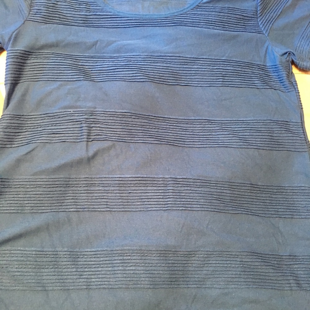 LuLaRoe Medium Classic Tee Pintucked Blue